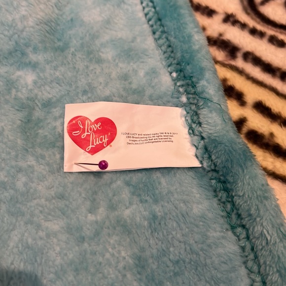 I Love Lucy Vitameatavegamin fleece Throw Blanket - Picture 5 of 7